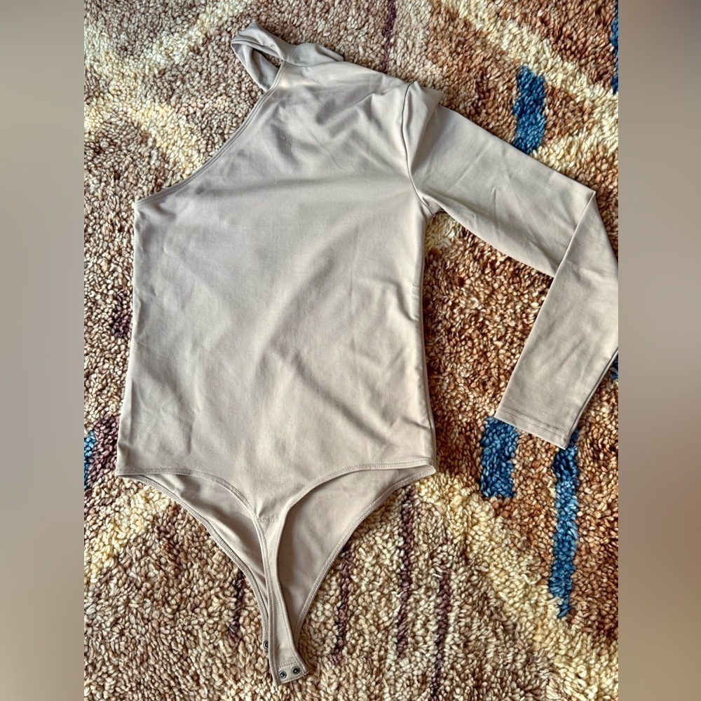 Abercrombie One-Shoulder Long Sleeve Mock Neck Bodysuit - Picture 2 of 6